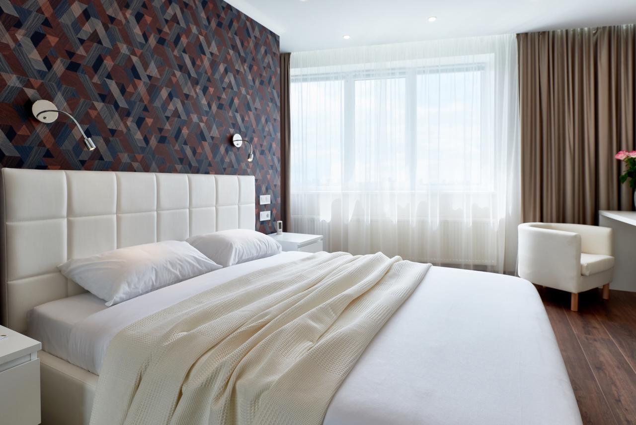 Апартаменти Near Lukyanovka Square Київ